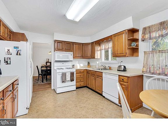 5th image of 1001 Merrymount Ave N