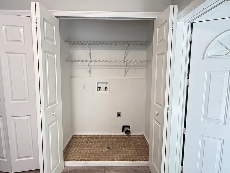 10406 Brussels Dr — Photo 11