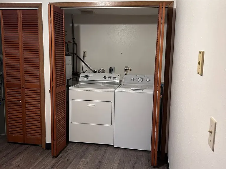 220 W 2nd St — Photo 5
