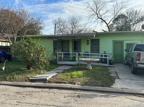705 4TH ST, Seguin, TX 78155
