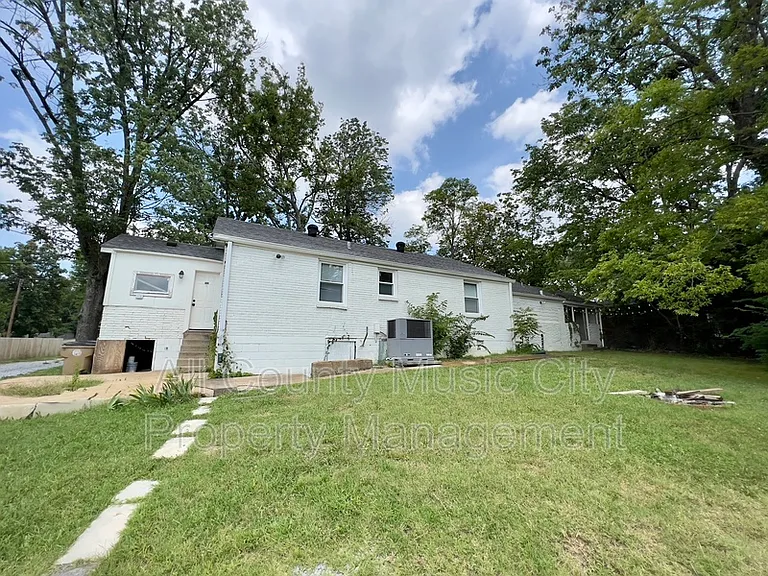 1013 Chadwell Dr — Photo 11