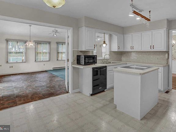 3rd image of 2221 Bradley Dr