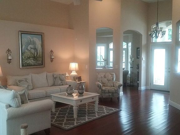 5th image of 337 Carmel Dr