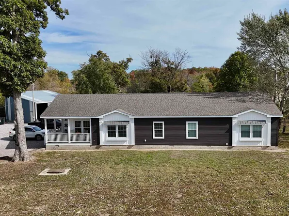 20458 N Boyd Ln, Dix, IL 62830