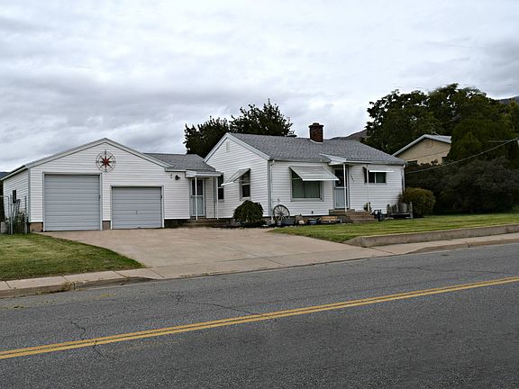 Front of home facing NE