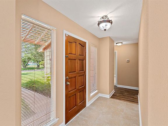 5th image of 2822 Wood Hollow Dr
