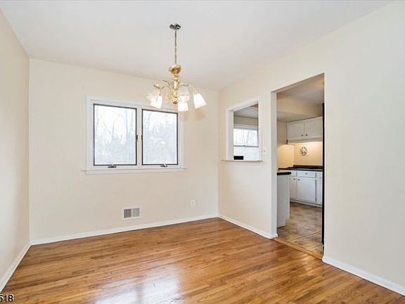 4th image of 71 Paterson Ave