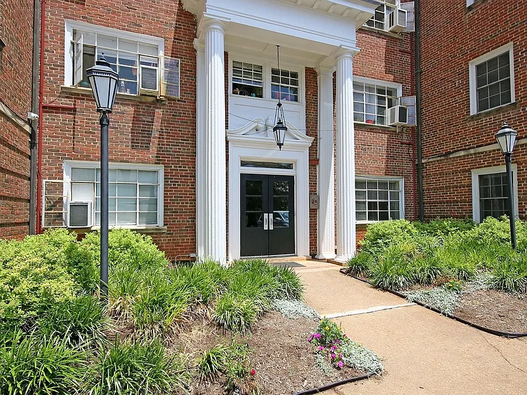 32 University Cir #201 — Photo 5