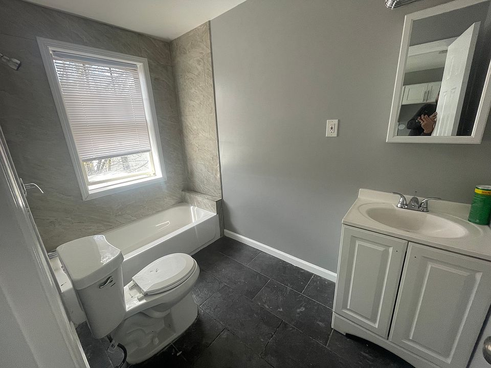 2nd image of 176 Mapes Ave #3E