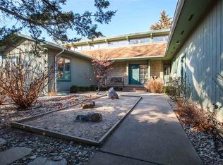 2030 Hunting Ave, Manhattan, KS 66502