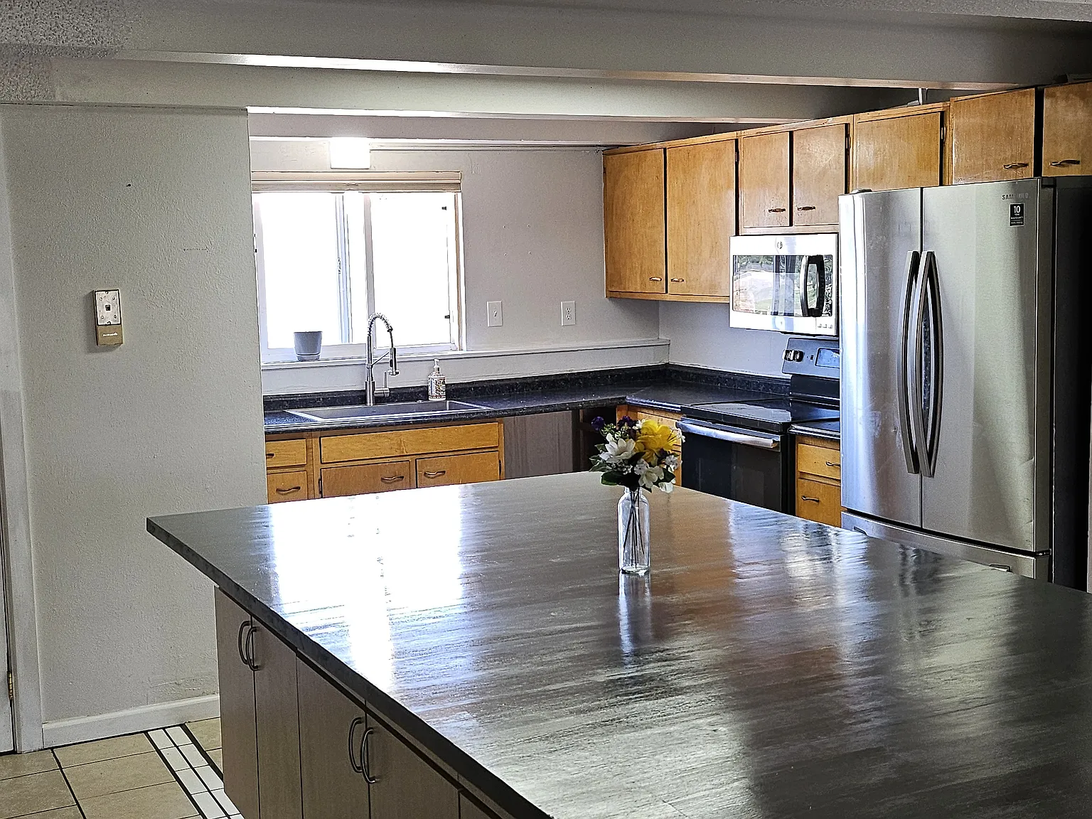 4206 Loomis Ave — Photo 1