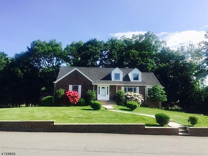 2nd image of 6 Elizabeth Ct
