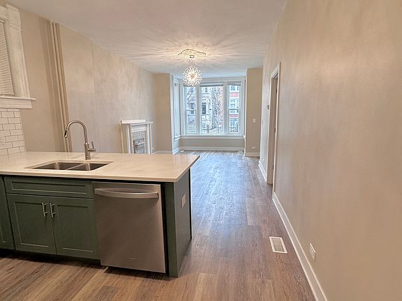 4th image of 2616 W Crystal St Unit 1