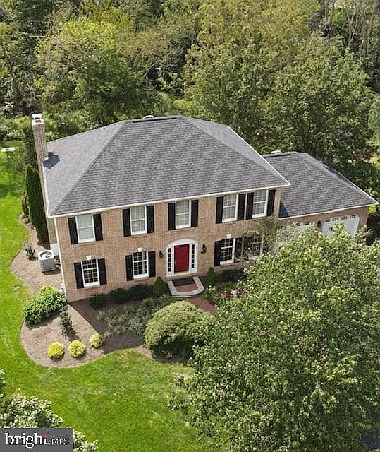 2nd image of 213 Tanglewood Way
