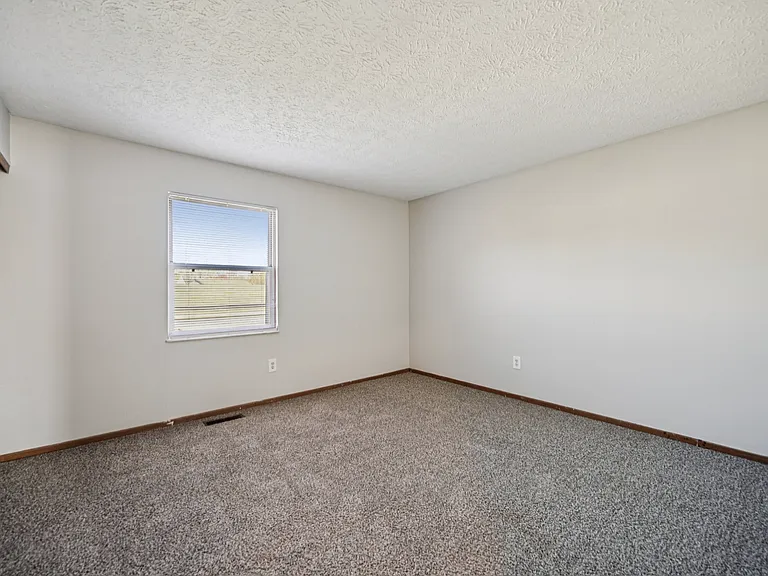 THE WILLOWS APARTMENT COMMUNITY — Photo 15