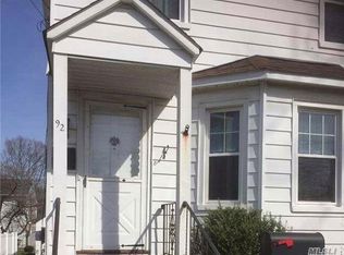 92 Charles St, Mineola, NY 11501