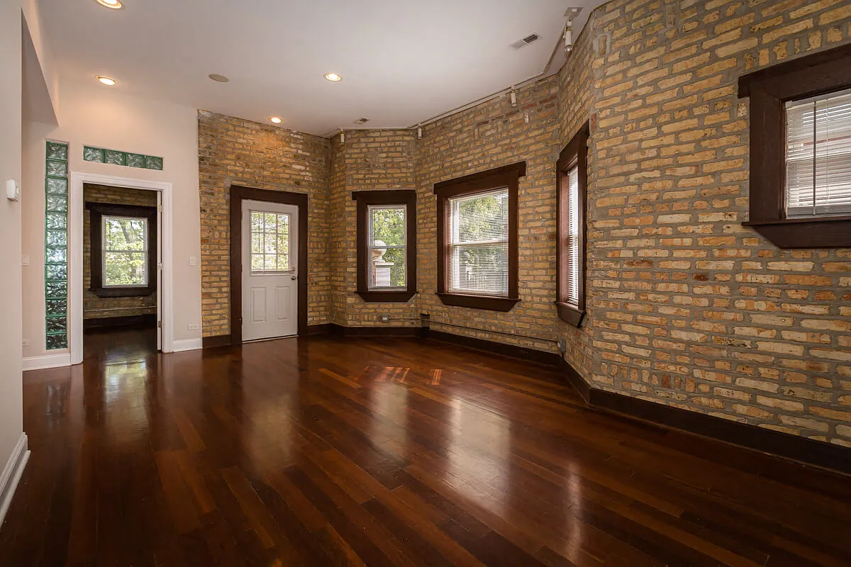 6922-24 N. Greenview Ave. — Photo 4