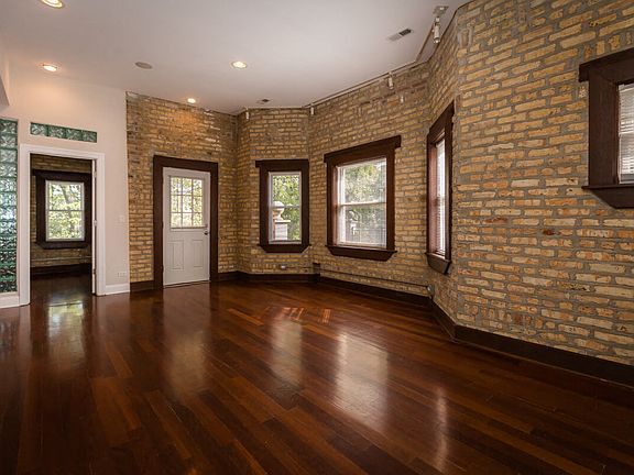 4th image of 6922 N Greenview Ave #3129911