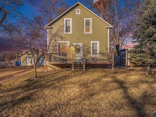 104 E 3rd St, Crooks, SD 57020