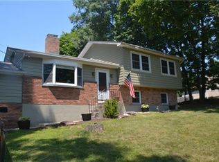 7 Ridge Ave, Putnam Valley, NY 10579