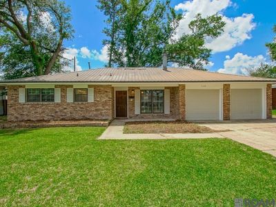 1129 E Grace St, Gonzales, LA, 70737