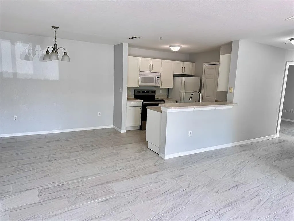 3 bed, 2.0 bath, 1232 sqft, $1,950 — Photo 4