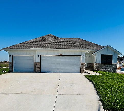 1st image of 920 S Deerfield Court