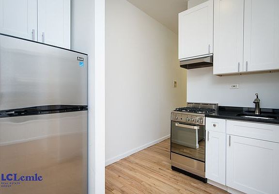 4th image of 450 E 81st St #3