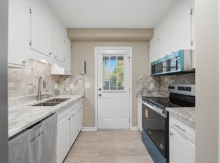 525 12th St SW APT 8, Hickory, NC 28602