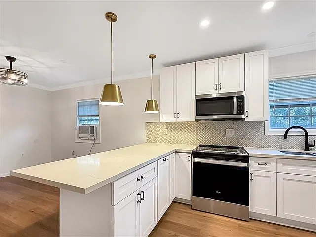 3 bed, 1.0 bath, 800 sqft, $1,700 — Photo 3