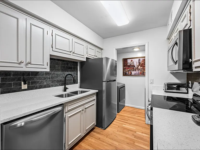 2905 Burch Ave #3 — Photo 13