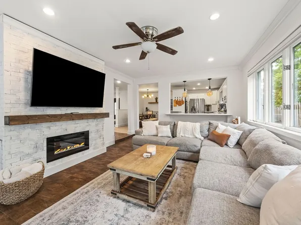 9 Bois D Arc St, Farmington, AR 72730