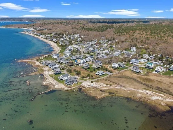 17 Island St, Mattapoisett, MA 02739