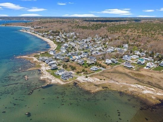 17 Island St, Mattapoisett, MA 02739
