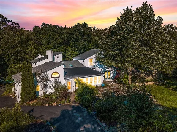 460 Reeders Run Rd, Stroudsburg, PA 18360