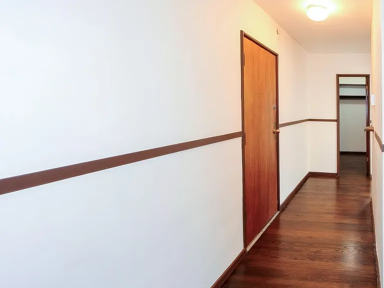 Preston Apartments — Photo 36