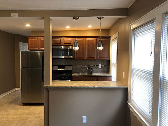 2nd image of 18 Jefferson Ave APT 6