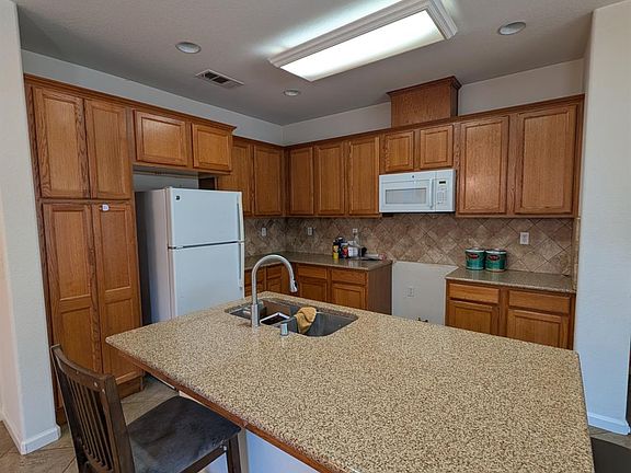 2nd image of 645 E Sierra Ave