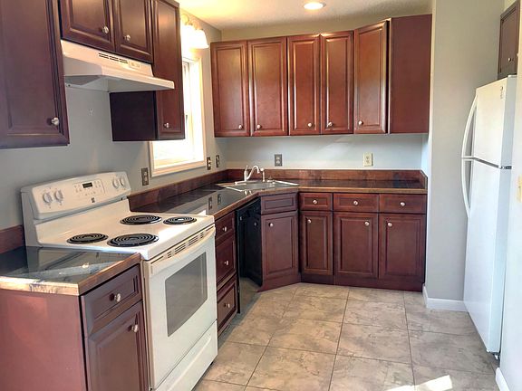 2nd image of 700 Lake Point Dr APT 3