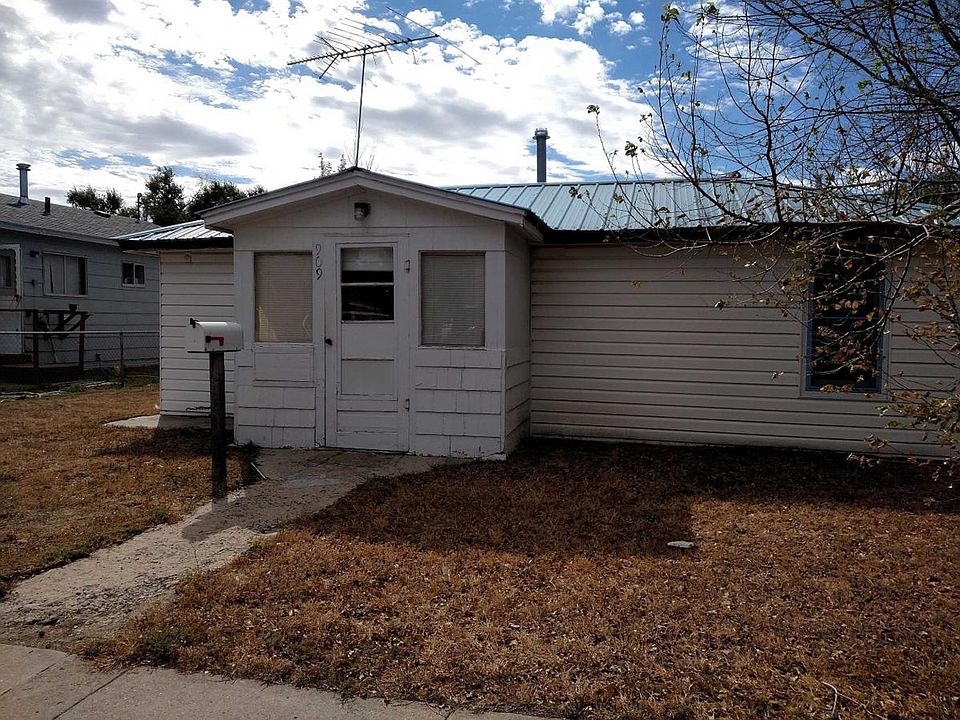 1st image of 909 E Jackson Ave