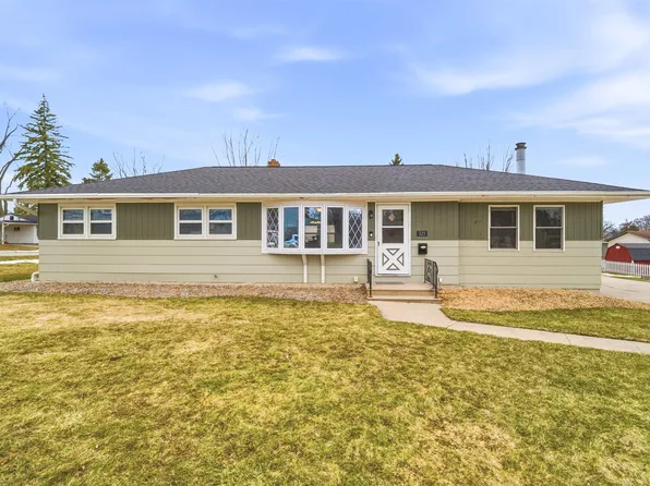325 Quincy Ave, Omro, WI 54963