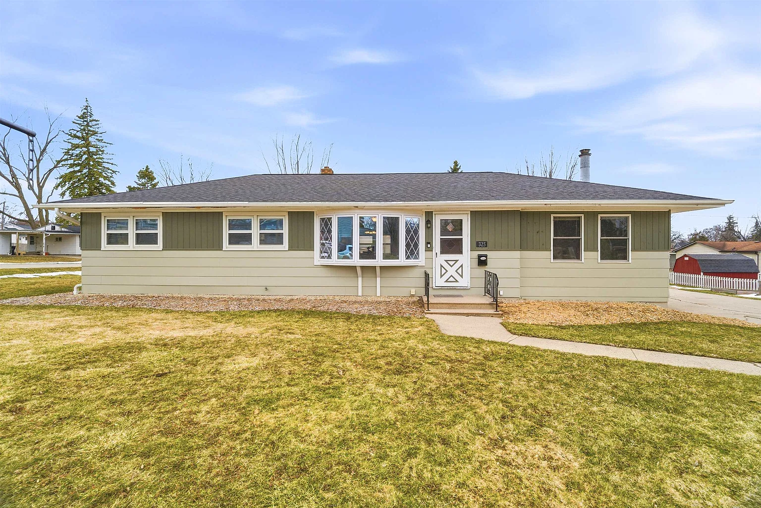 325 Quincy Ave photo 1