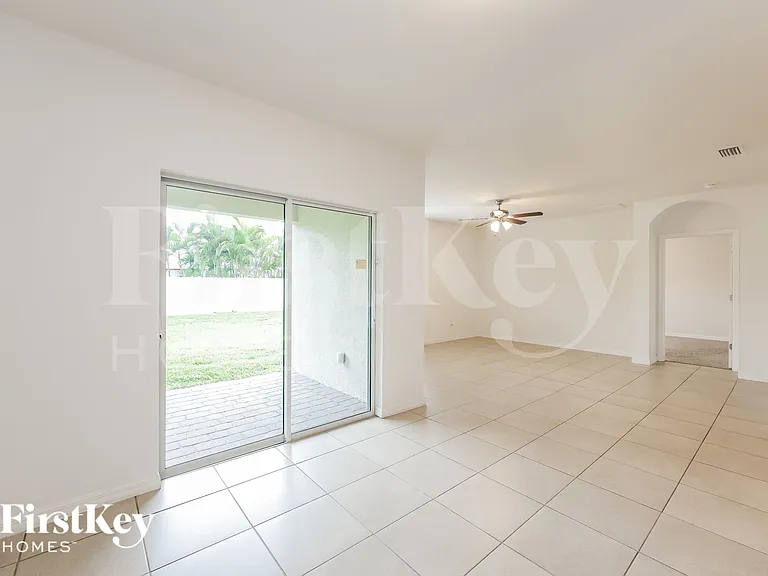 519 SW 29th Ter — Photo 4