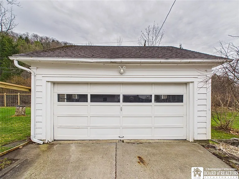422 York St — Photo 37
