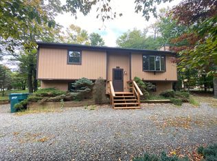 1730 Rolling Hills Dr, Tobyhanna, PA 18466