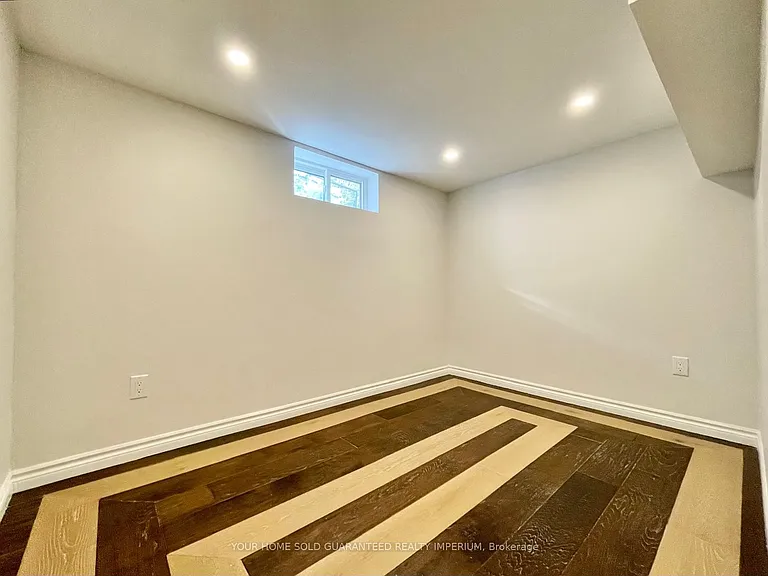 31 Rendale Ave #LOWER — Photo 8