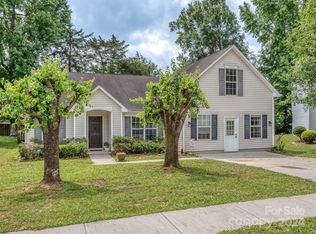 8212 Fox Swamp Rd, Charlotte, NC 28215