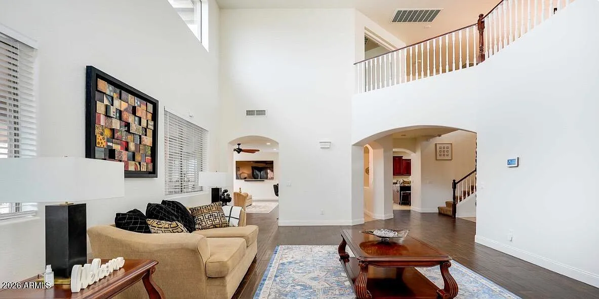 5 bed, 3.5 bath, 3826 sqft, $4,500 — Photo 2