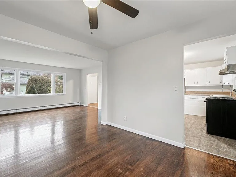 19 Grand Ave — Photo 12
