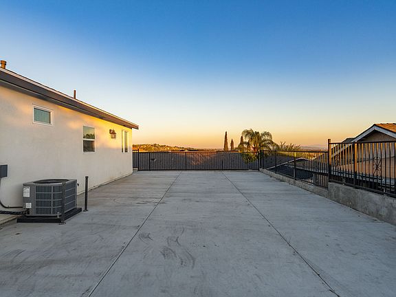 5th image of 731 3/4 N Bonnie Beach Pl